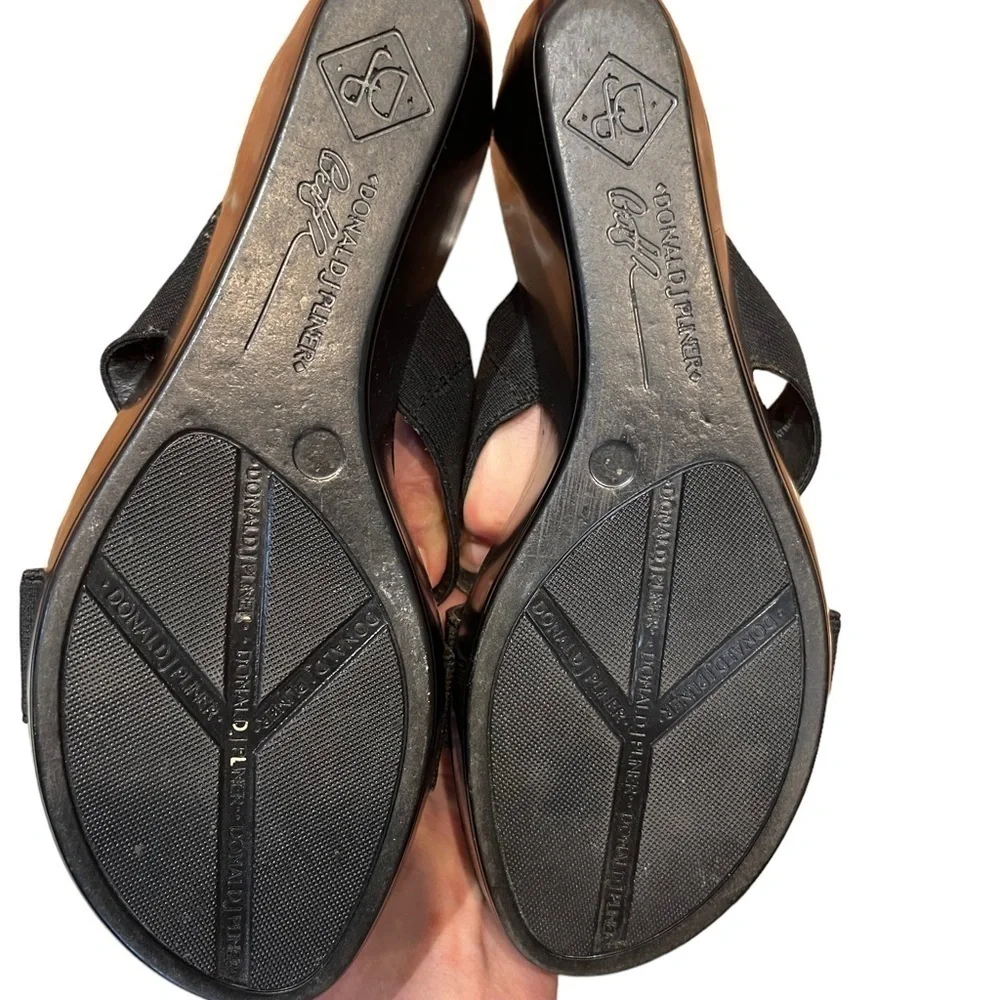 Donald J Pliner Clove Black Criss Cross Stretch Straps Toe Post Sandals 7.5